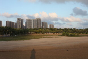 海滨城市风光与沙滩景色