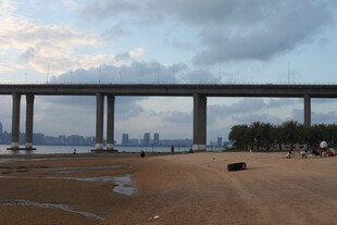 黄昏下的跨海大桥景观