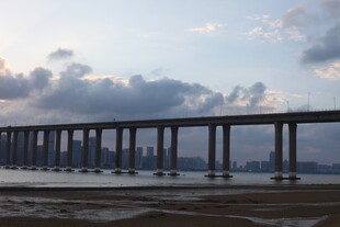 海上长桥映天际