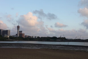 海滨城市黄昏美景