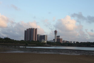 海滨城市黄昏美丽景致