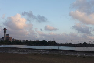 海滨城市黄昏美景