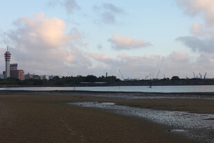 海滨城市黄昏美景