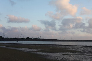 海边黄昏时的美丽景致