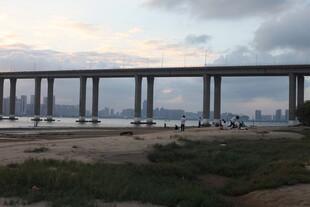 海上长桥与黄昏美景