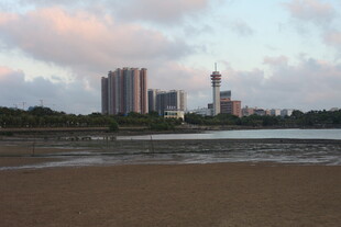 海滨城市黄昏景色