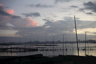 黄昏下的码头与绚丽云彩