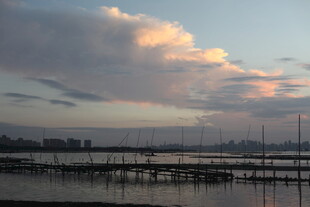 黄昏湖畔码头美丽景象