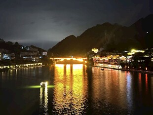 桥廊夜景