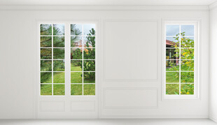 白色房间的户外景观窗