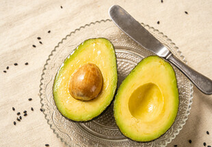 切开的牛油果