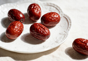 盘中的红枣