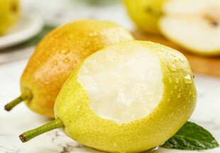 咬了一口的香梨