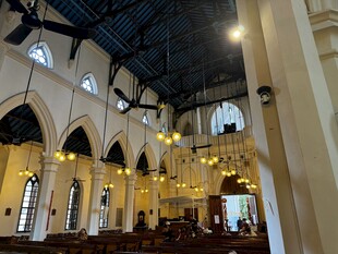 华丽教堂内部的精美景象