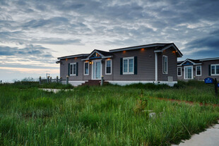 草原上的独栋房屋