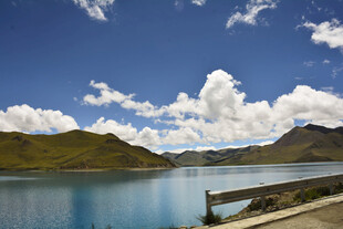 美丽高原湖泊风光