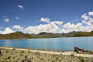 美丽羊卓雍措湖景风光