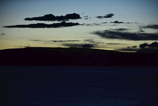 黄昏时分的天空与地平线