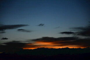 黄昏时分的绚烂天空