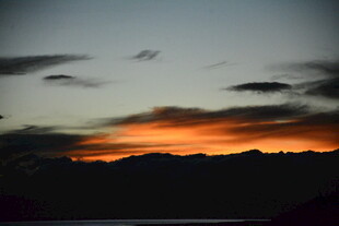 日落时分的绚烂天际