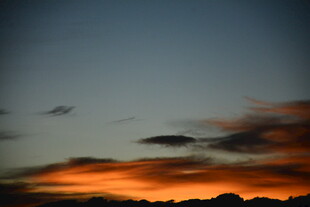 黄昏天空中的绚烂云彩