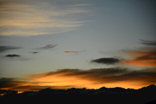 黄昏时分的绚丽天空