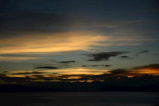 黄昏时分的绚丽天空