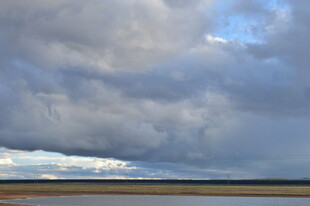 天空中厚重云层景观