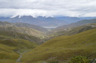 山间美景 绿意盎然的山谷