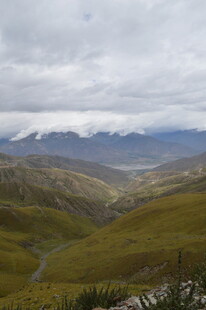 山间公路 云雾缭绕的美景