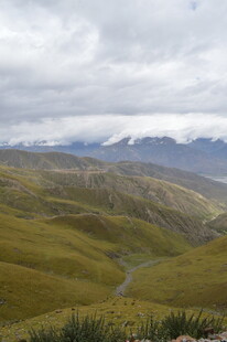 山间蜿蜒小路 绿野风光