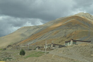 山间村落 云雾下的质朴景致