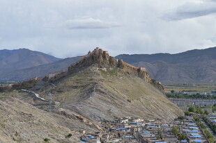 西藏古堡垒景观