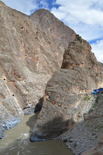 峡谷风光 河流穿峭壁而过