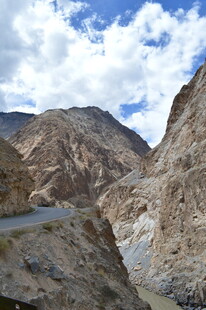 山间蜿蜒公路 壮美风光