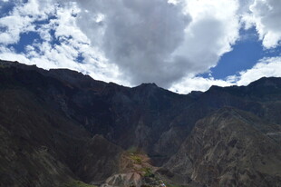 壮丽山景与云端奇观