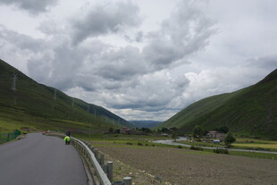 山间公路 云下美景