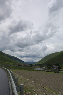 车窗外的山野风光