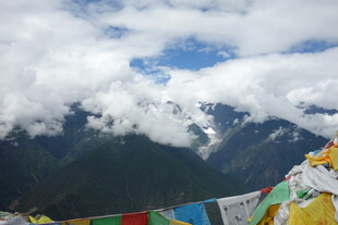 雪山经幡 云端壮丽风光