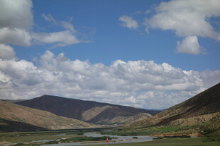 山间云景 辽阔自然风光