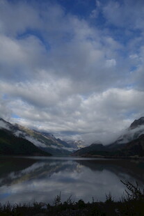 宁静山水湖景自然风光图