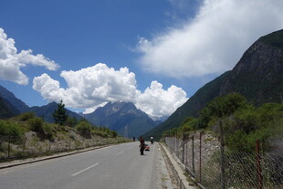 山间公路骑行风景