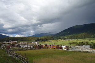 山间村落 云下田园美景