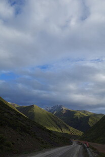 山间公路 云下美景