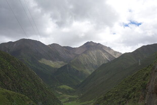 山间美景 云雾缭绕的山谷