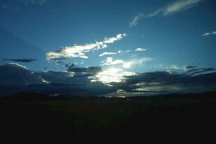 日落时分的天空美景