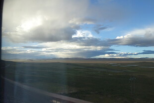 草原上空的蓝天白云