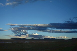 蓝天之下的壮丽云层景观