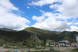 山间美景与多彩景观