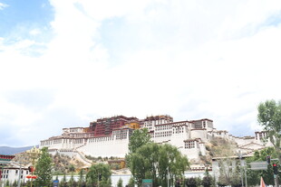 布达拉宫壮丽外观